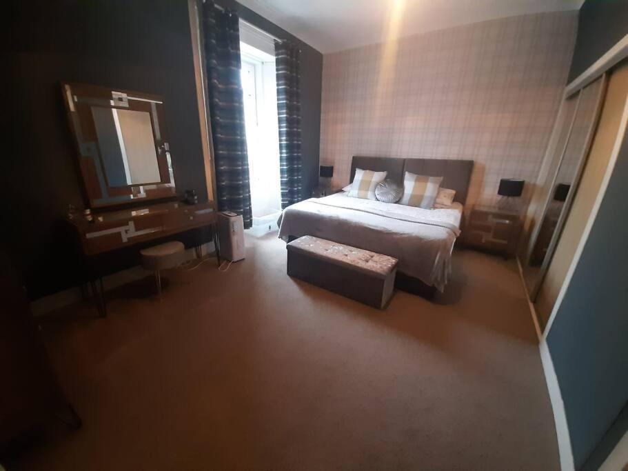 Stunning Riverside Town House With Views Ayrshire Girvan Bagian luar foto