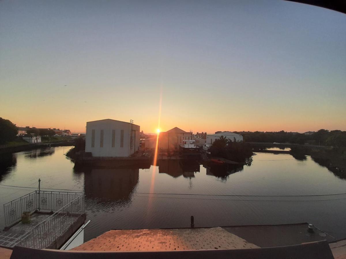 Stunning Riverside Town House With Views Ayrshire Girvan Bagian luar foto